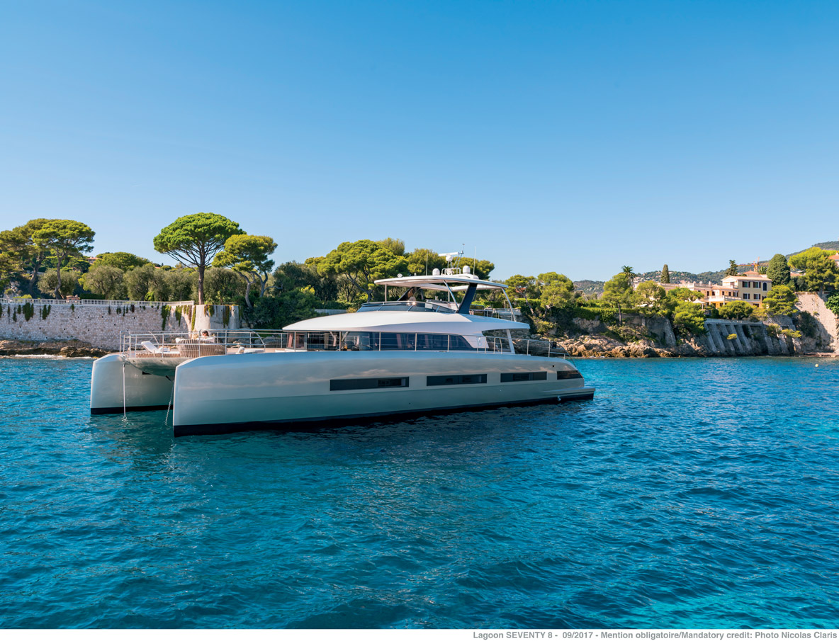 Cap d’Antibes offers mooring options to the west and east, allowing you to adapt to changing weather conditions. © Lagoon