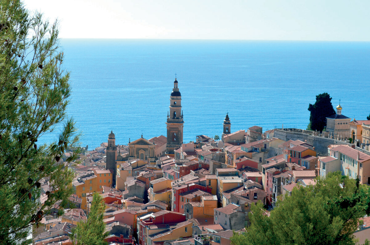 Menton is the last French coastal town before  the Italian border. ©Côte d’Azur France/Gaël Simon