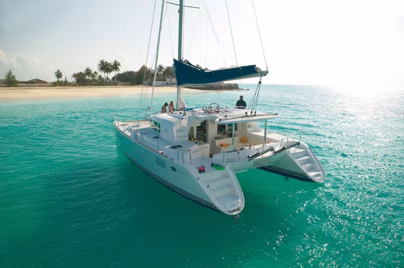 In 2004, the Lagoon 440 caused a sensation with its flybridge – a first for a cat of less than 50 feet (Photo – Lagoon/N. Claris).