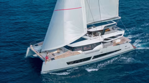 With its Incidence Hydranet ZZ sail wardrobe and Profurl hydraulic furling system,  the Thíra 80 is ready to devour the miles without resorting to the motors.