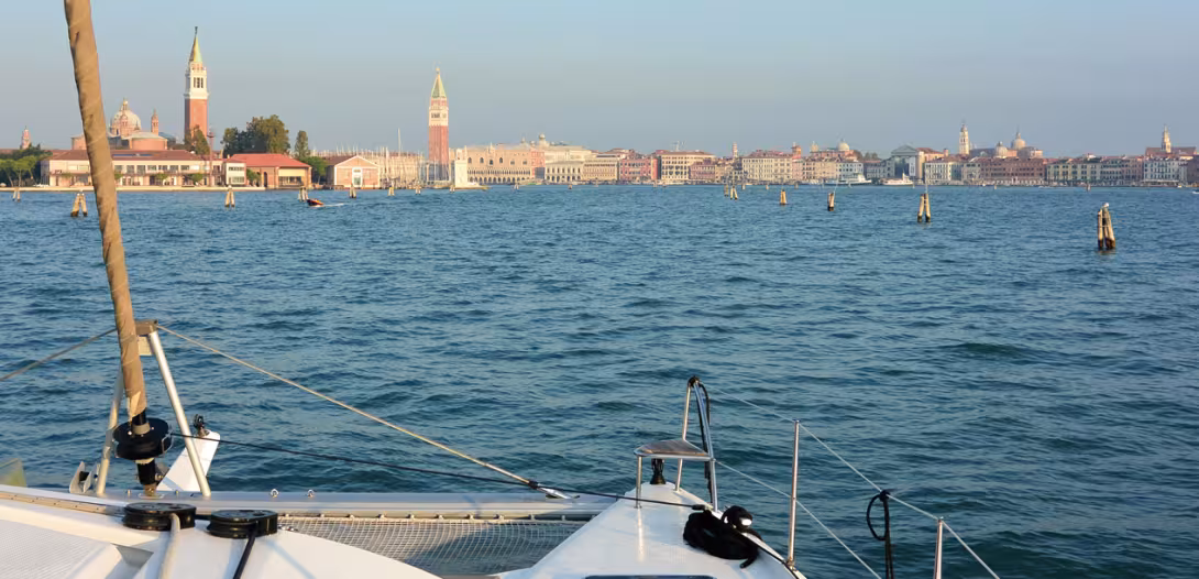 "Lady Roslyn", Catherine and Nic’s Saba 50 is hull n°1 in the series. One of those rare catamarans which can brag about having been so close to St.Mark’s Square in Venice! 