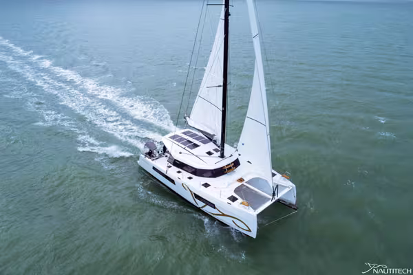 Under sail, the Nautitech 44 Open is pretty elegant. It has slightly higher bows and a large tunnel to better handle rough seas.