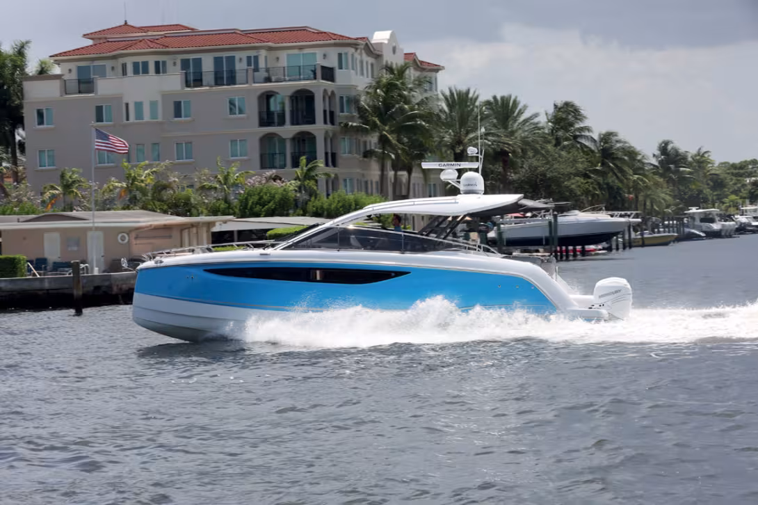  Viewed from the side, it’s hard to tell this is a catamaran! The Four Winns looks more like a big bow-rider.