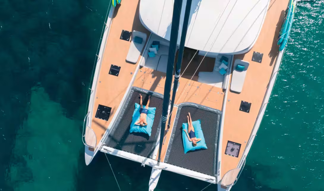 There are numerous spacious relaxation and living areas on board. Everyone can find the privacy or conviviality that they prefer.