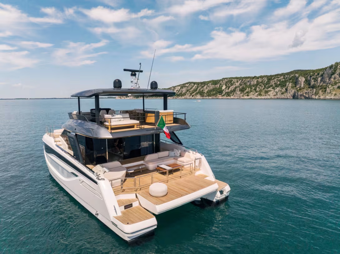 The outdoor areas on the M7 are very spacious and ergonomic. The aft deck, slightly lower and closer to sea level than the cockpit, is particularly inviting.