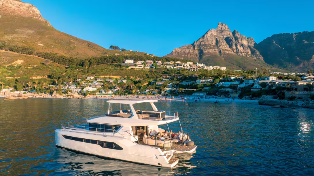 With its multiple relaxation areas spread across the cockpit, flybridge, foredeck, and aft platform, the 53 PC makes outdoor living a pleasure.